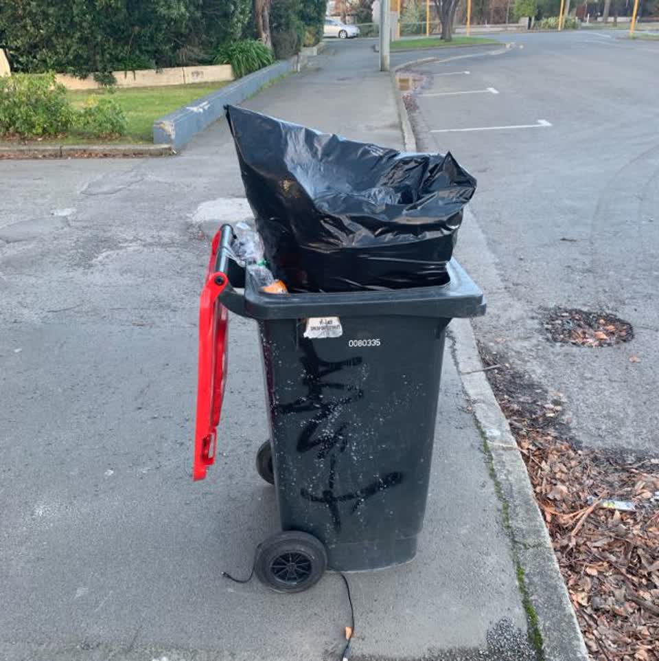 The photograph attached to this rubbish/recycling report