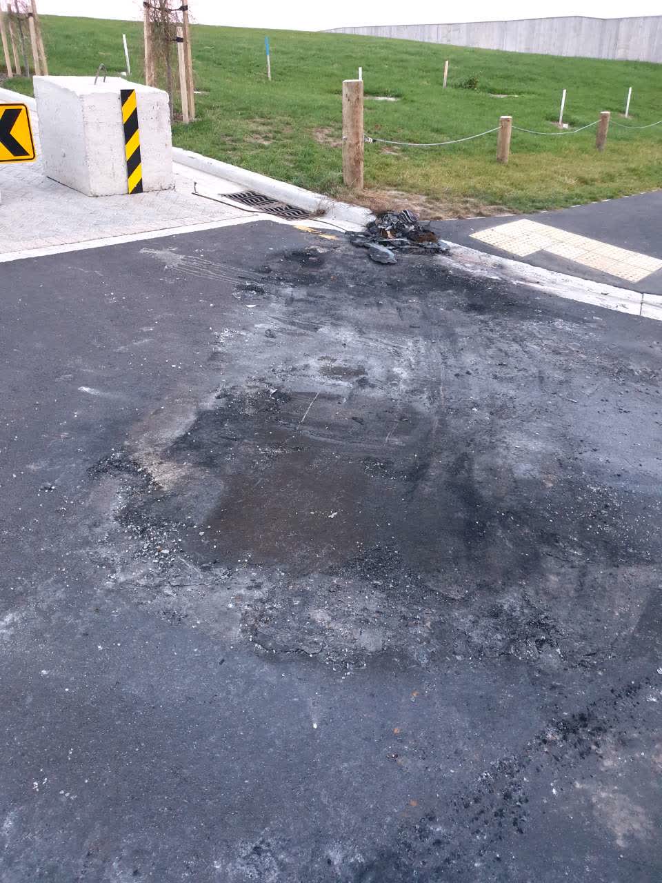 The photograph attached to this roading/streets report