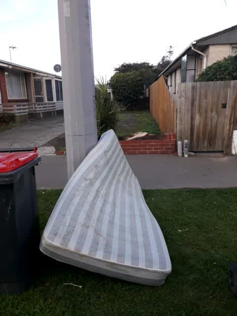 Rubbish/Recycling, a report photo