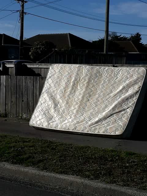 Rubbish/Recycling, a report photo