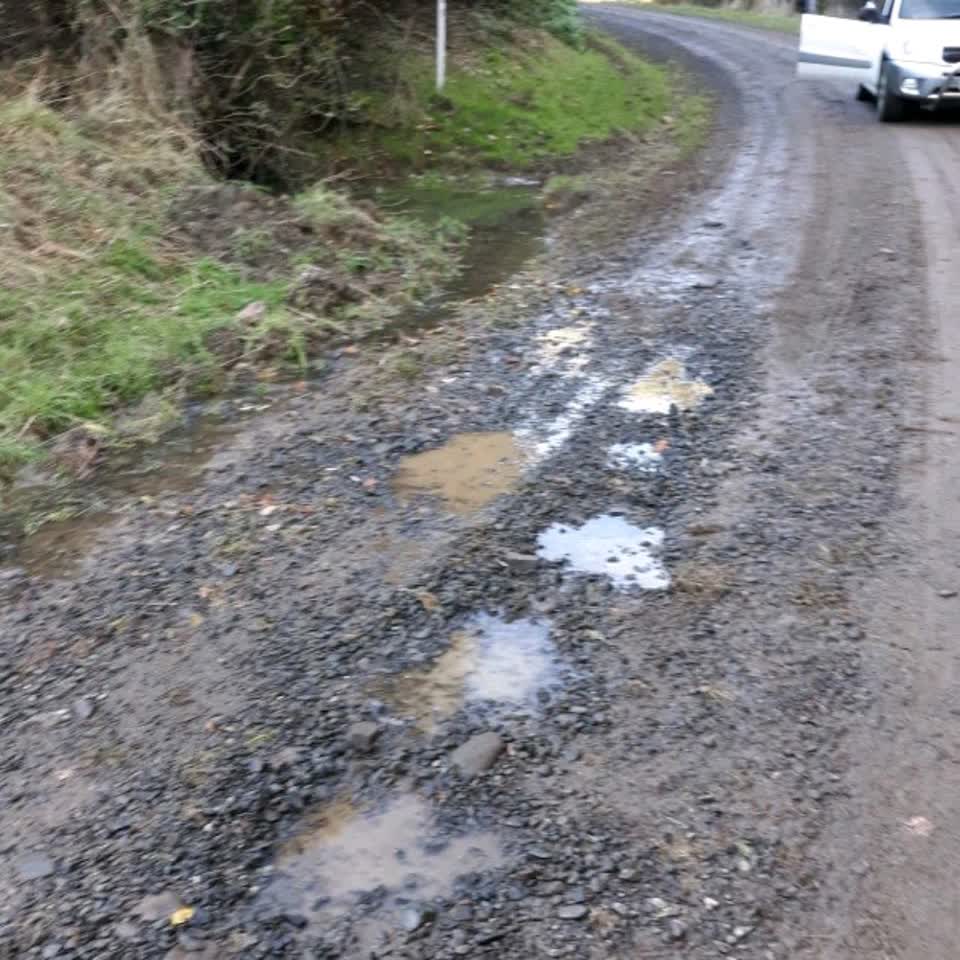 The photograph attached to this roading/streets report