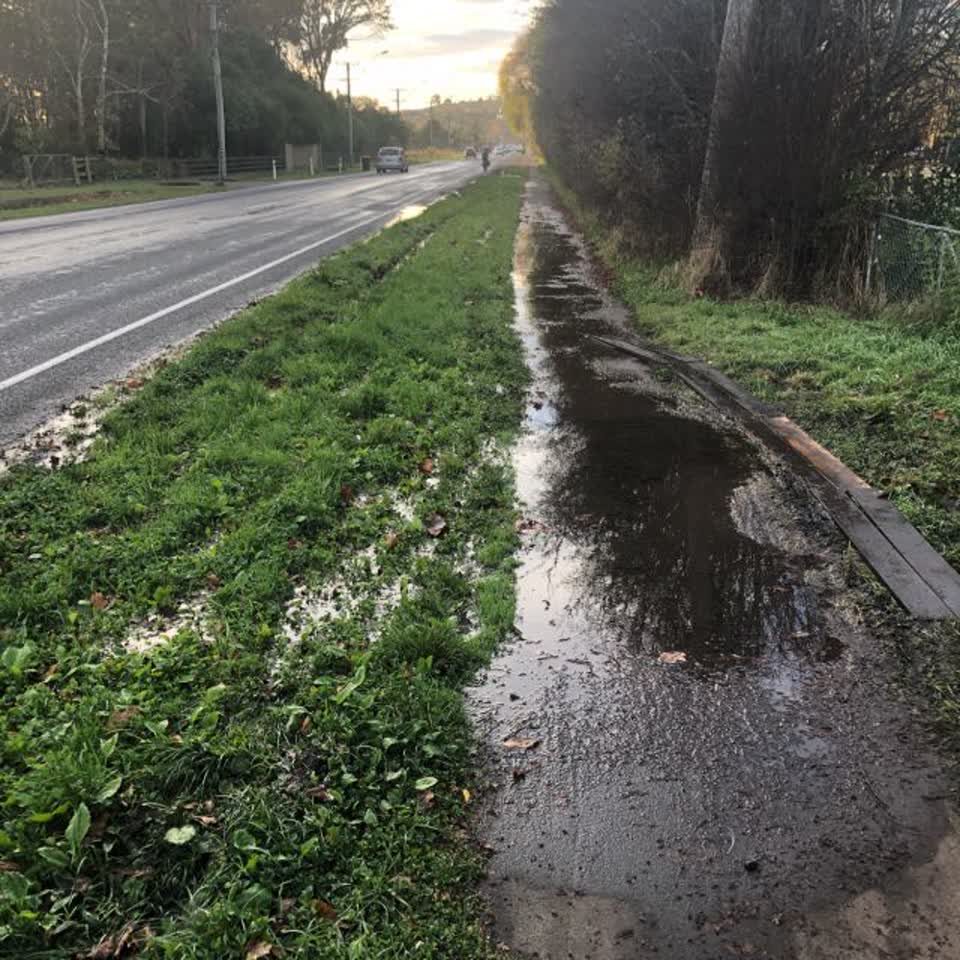 The photograph attached to this roading/streets report