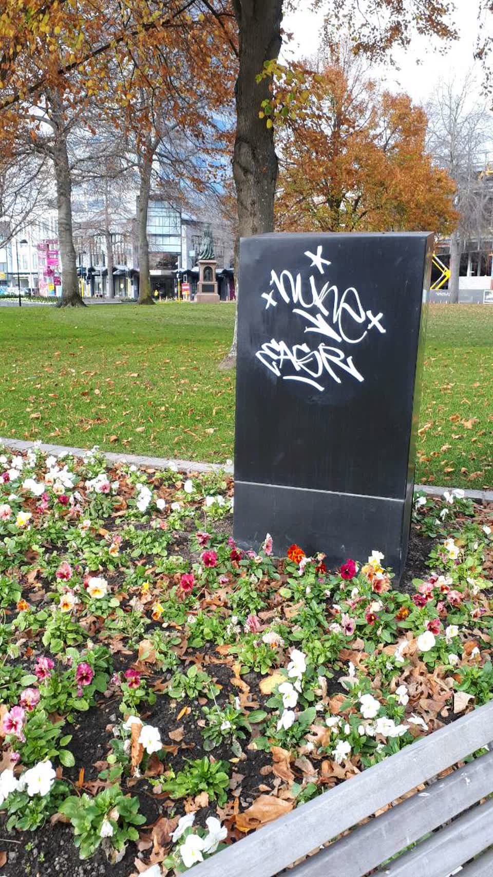 The photograph attached to this graffiti report