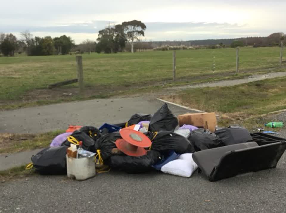 The photograph attached to this rubbish/recycling report