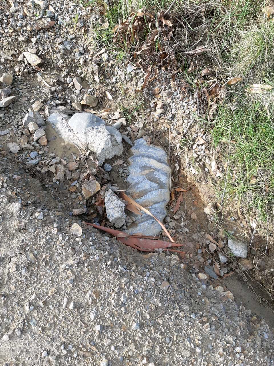 The photograph attached to this roading/streets report