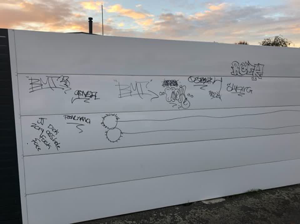 The photograph attached to this graffiti report