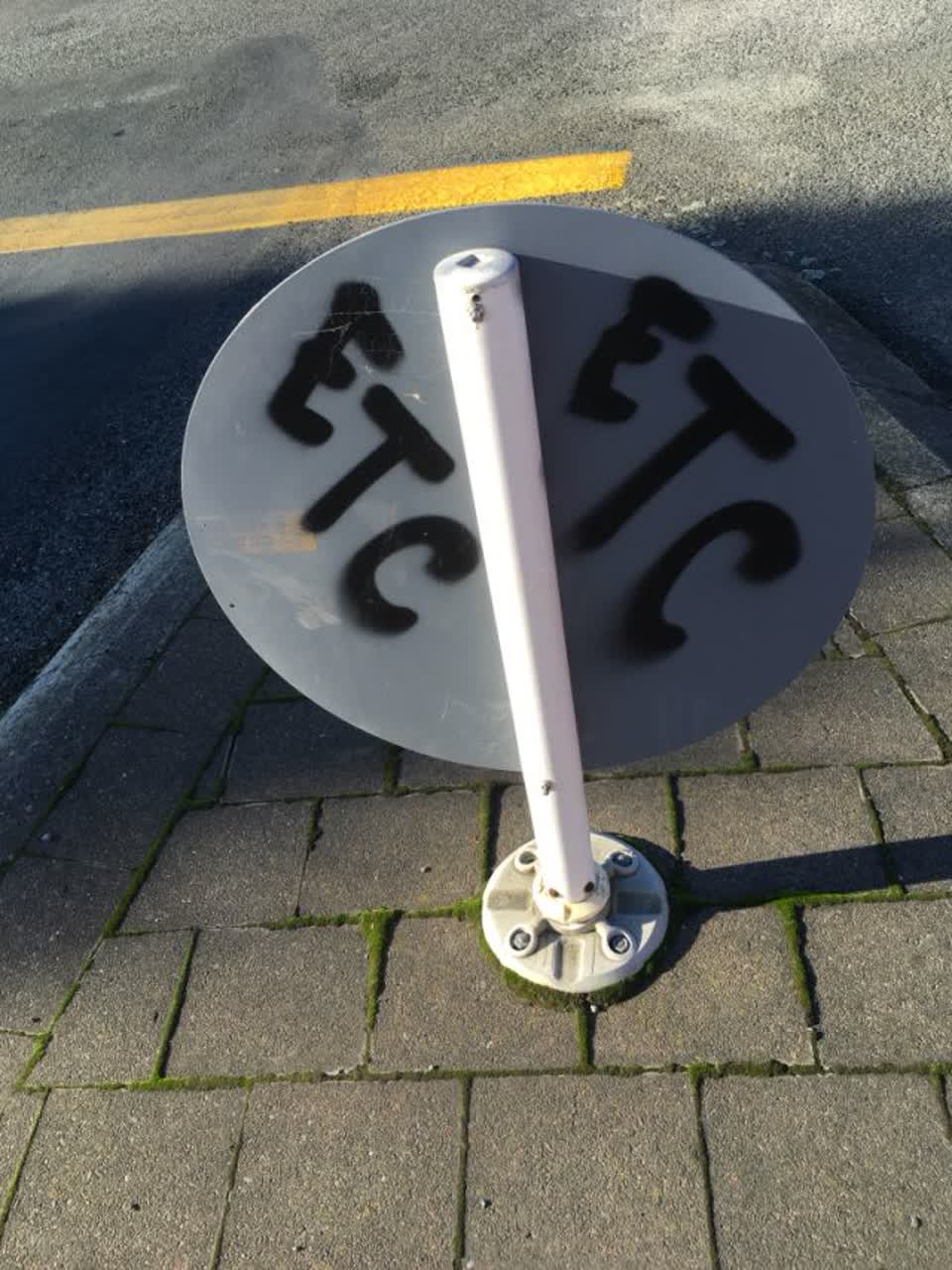 The photograph attached to this graffiti report