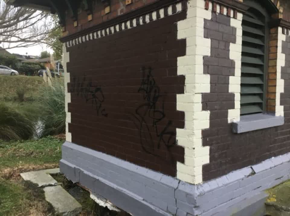The photograph attached to this graffiti report