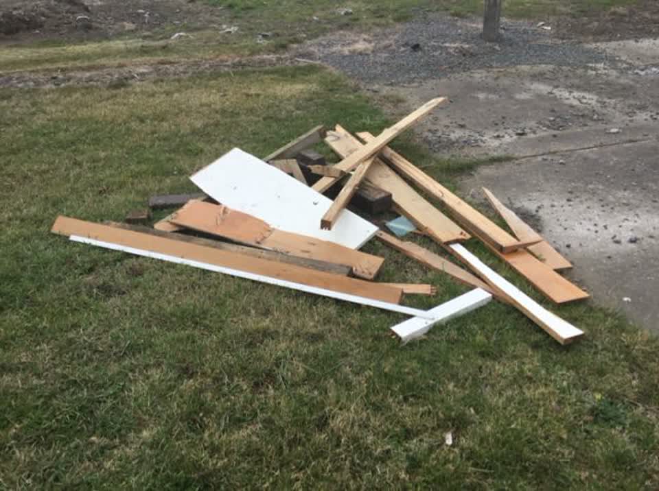 The photograph attached to this rubbish/recycling report