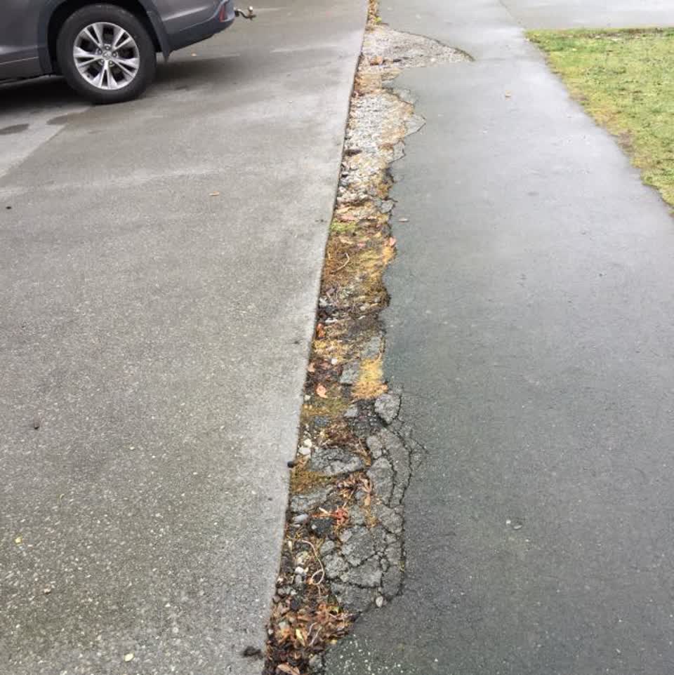 The photograph attached to this roading/streets report
