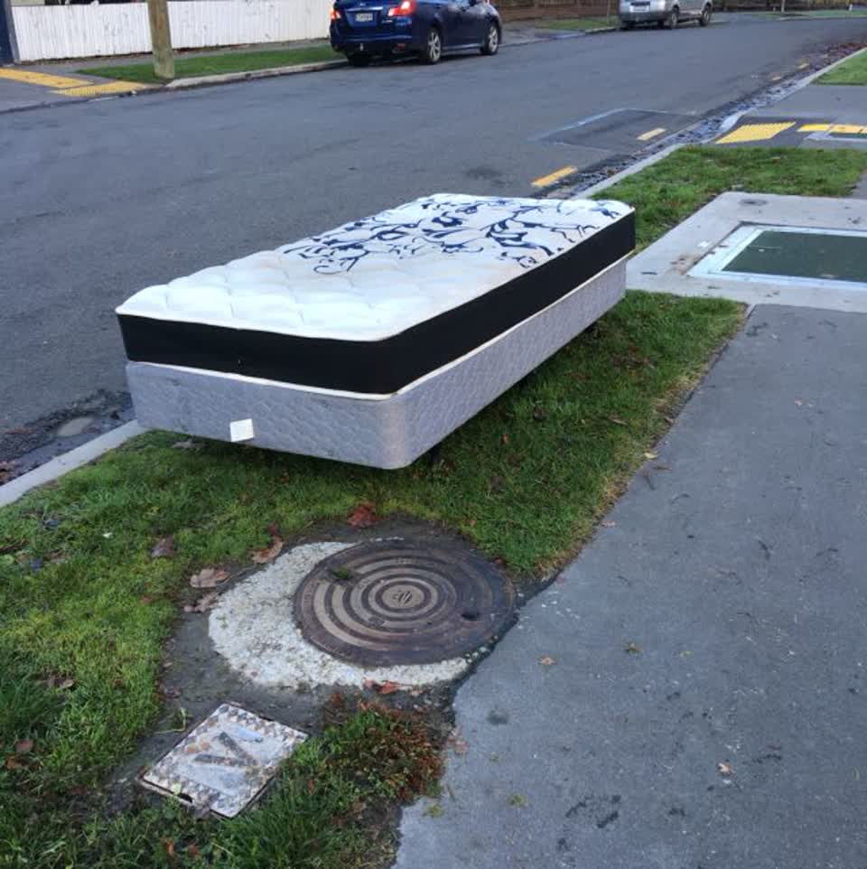 The photograph attached to this rubbish/recycling report