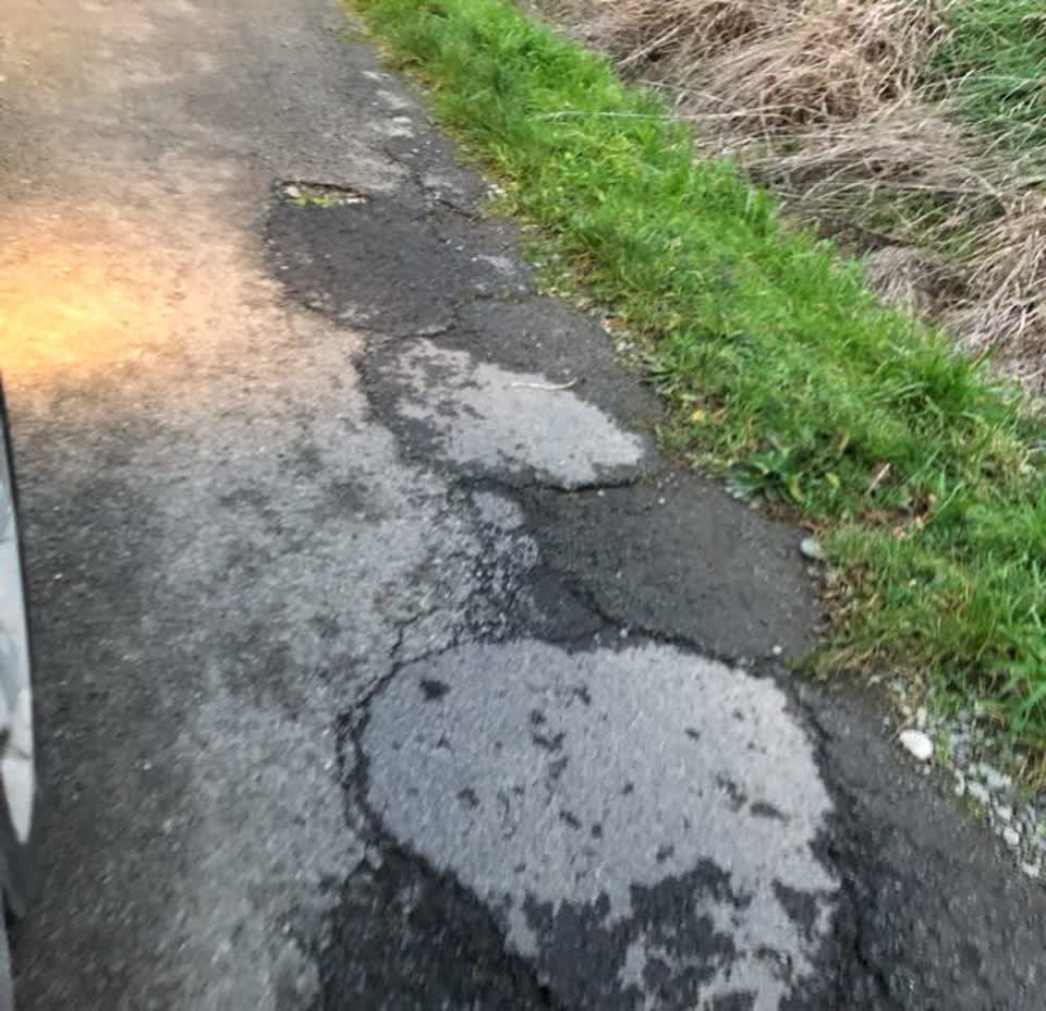 The photograph attached to this roading/streets report