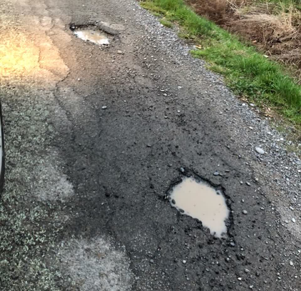 The photograph attached to this roading/streets report