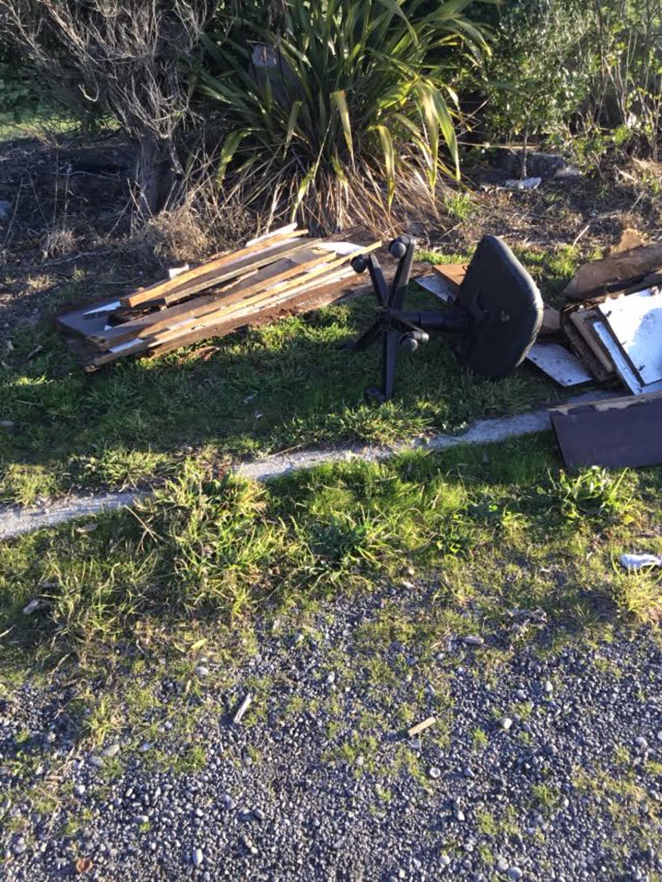 The photograph attached to this rubbish/recycling report