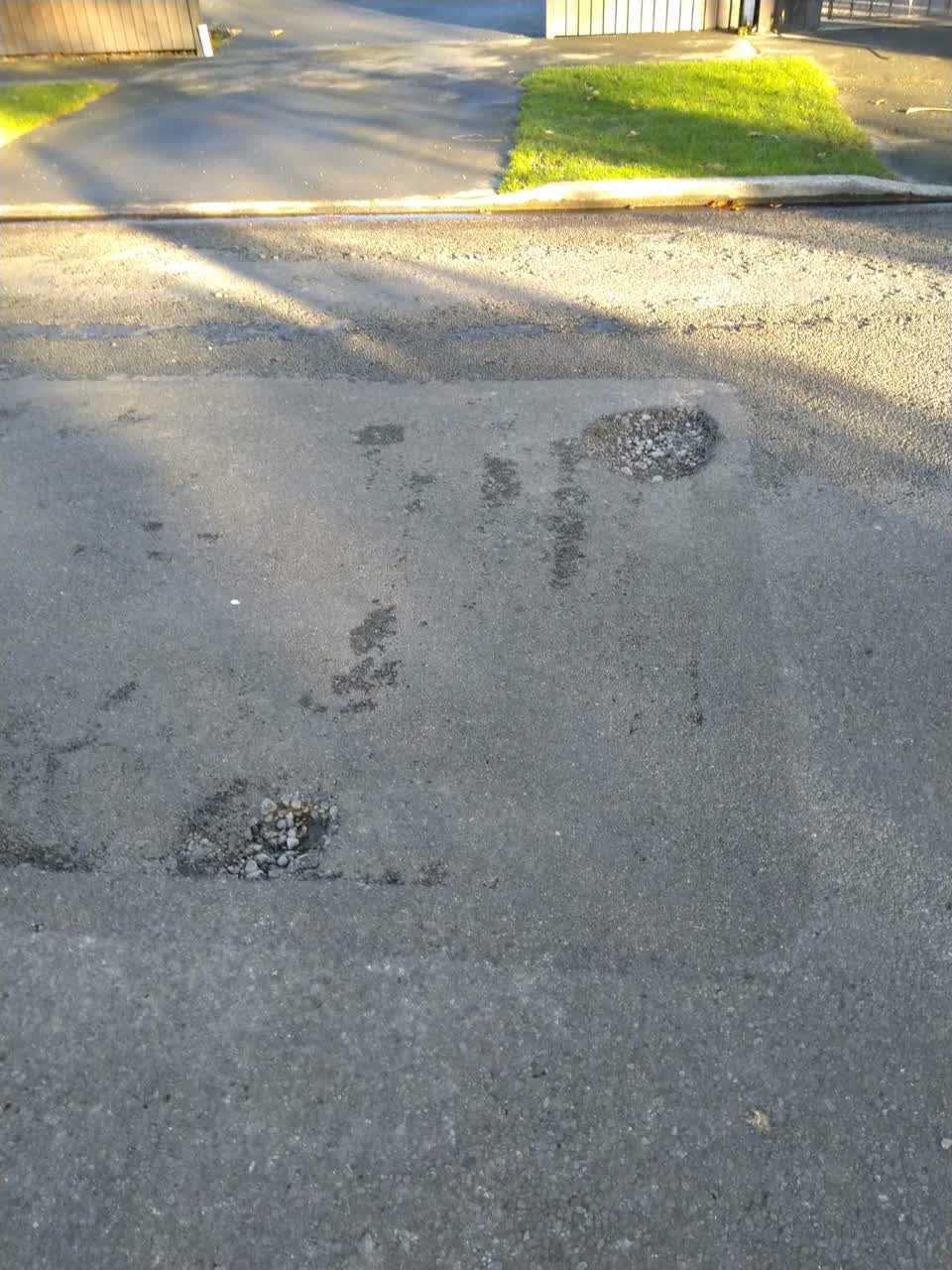 The photograph attached to this roading/streets report