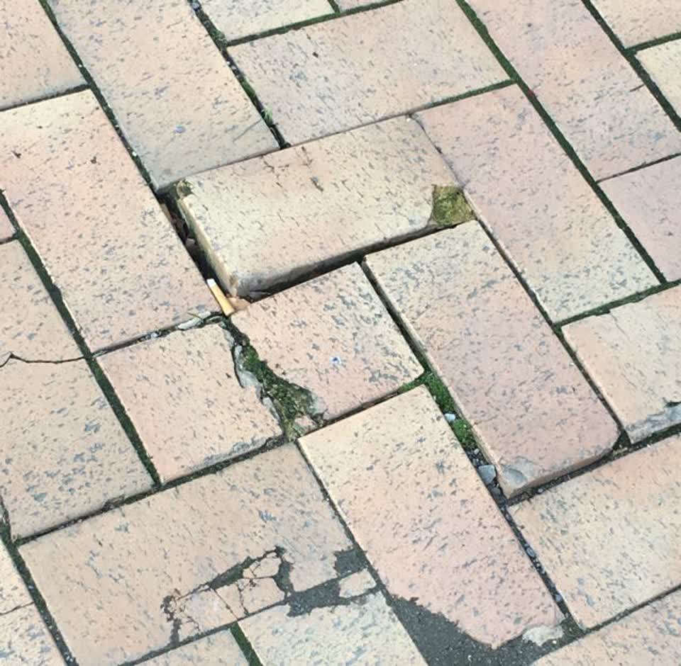The photograph attached to this roading/streets report