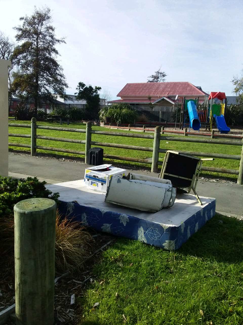 The photograph attached to this rubbish/recycling report