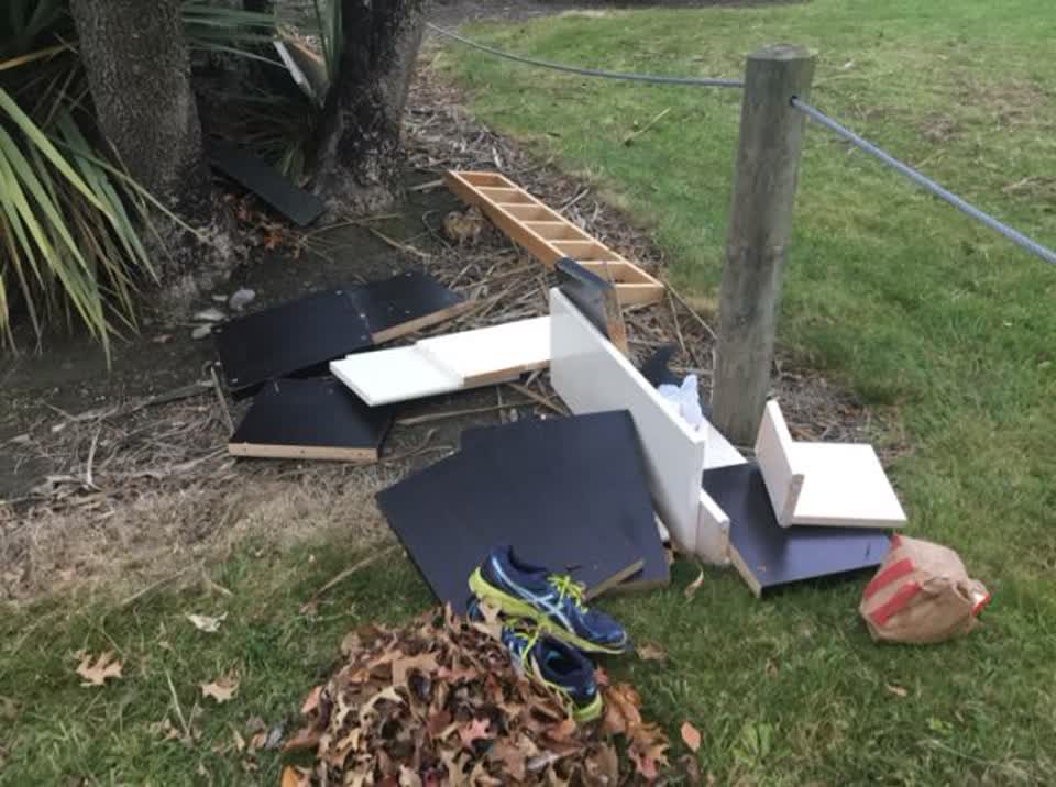 The photograph attached to this rubbish/recycling report