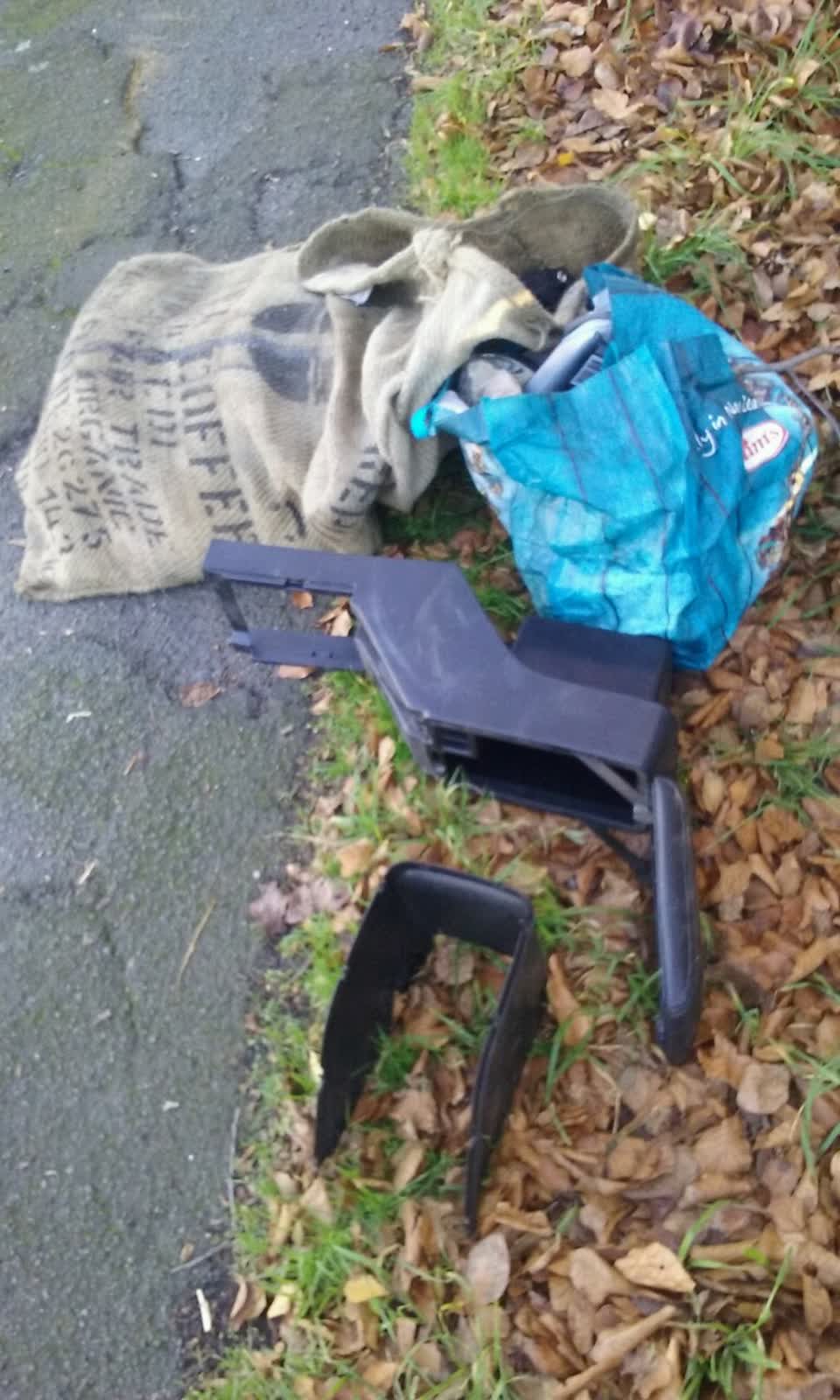 The photograph attached to this rubbish/recycling report