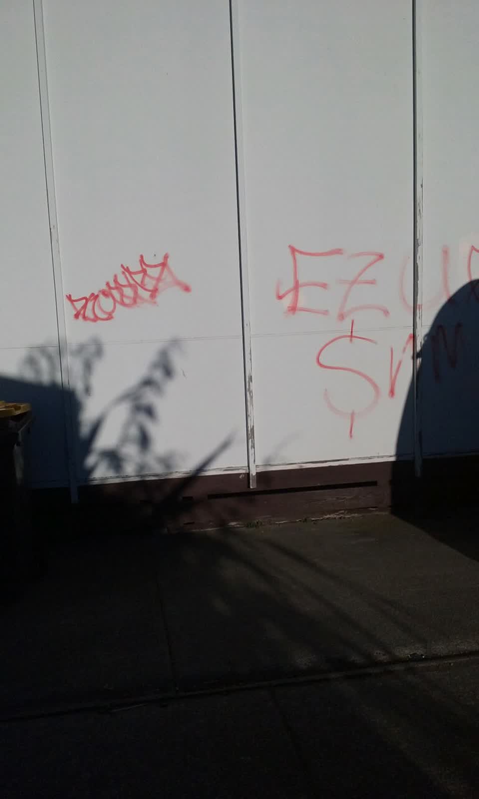 The photograph attached to this graffiti report