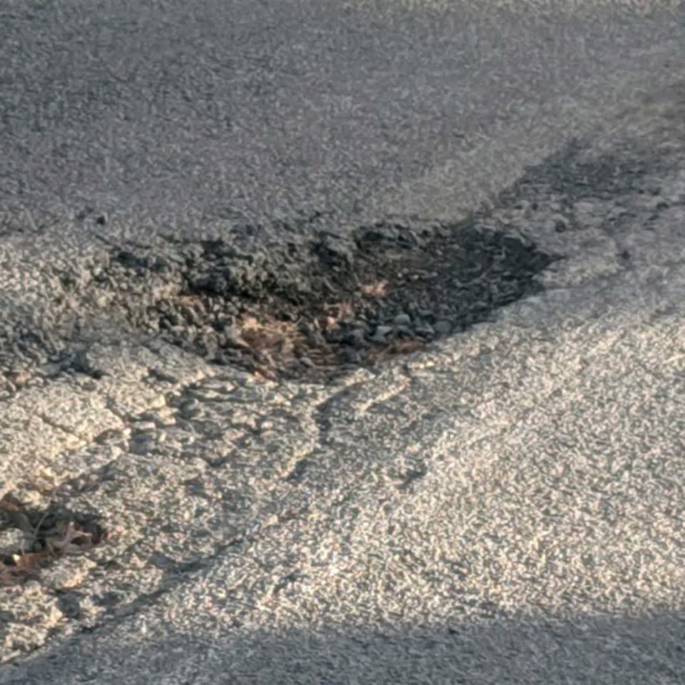 The photograph attached to this roading/streets report