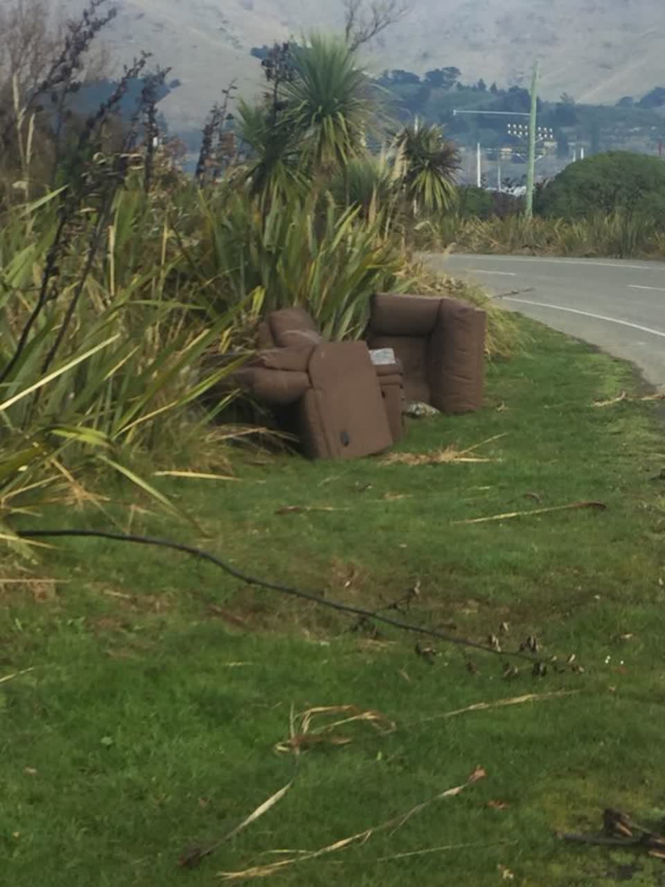 The photograph attached to this rubbish/recycling report