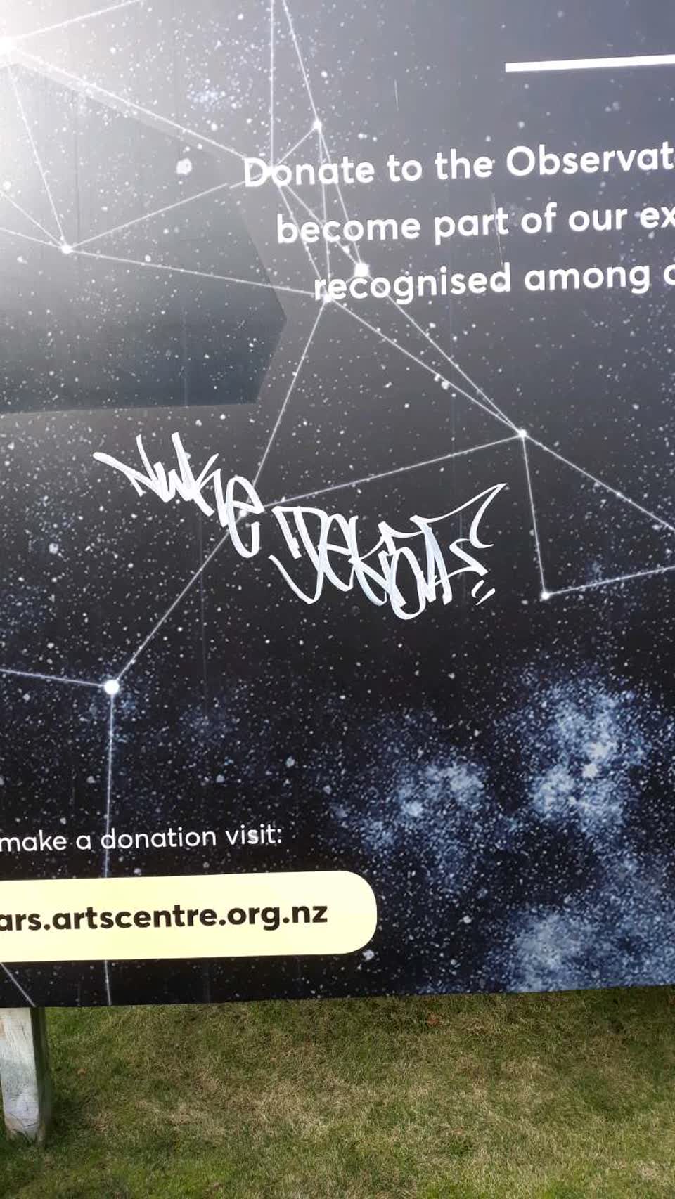 The photograph attached to this graffiti report