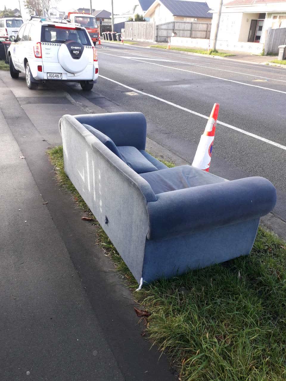The photograph attached to this rubbish/recycling report
