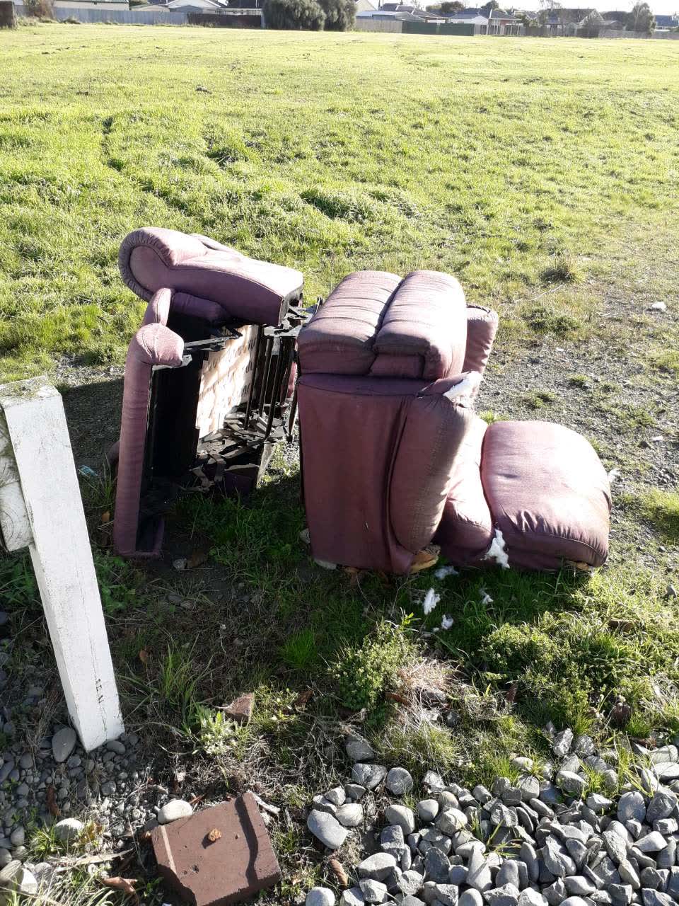 The photograph attached to this rubbish/recycling report