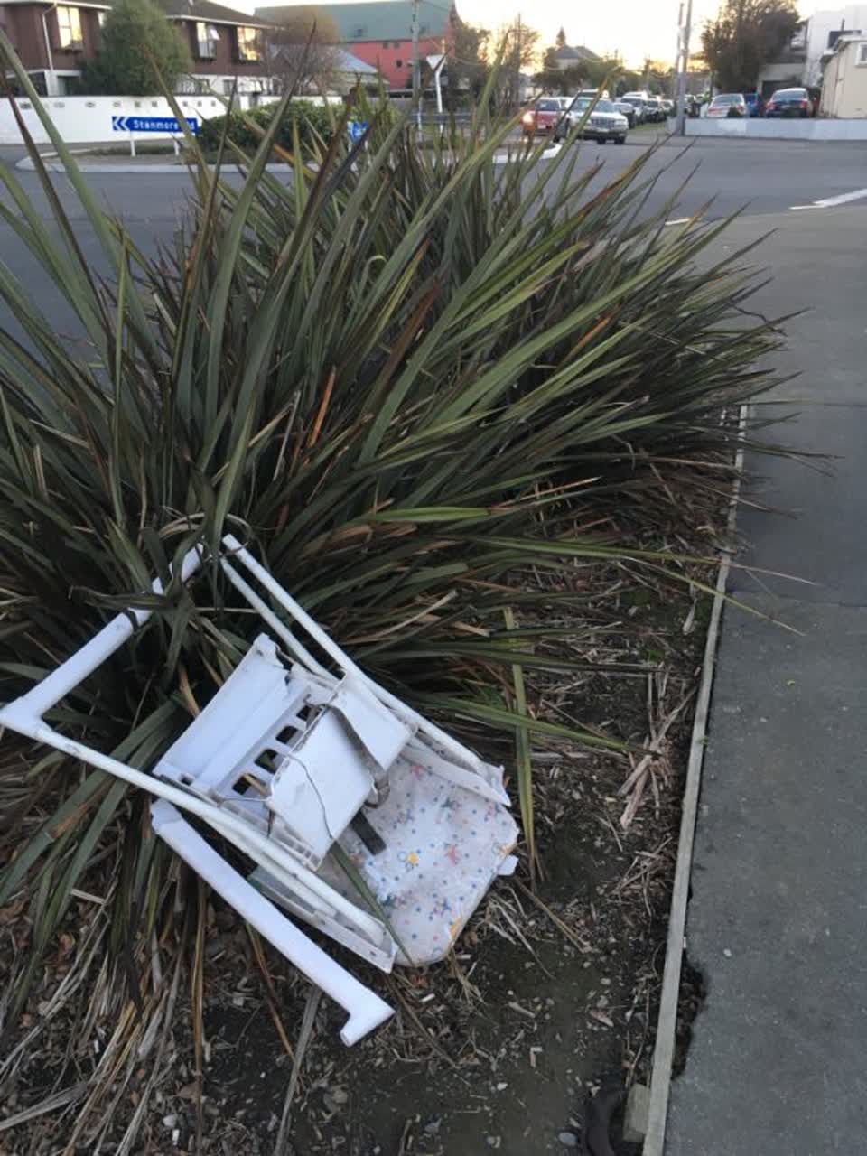The photograph attached to this rubbish/recycling report