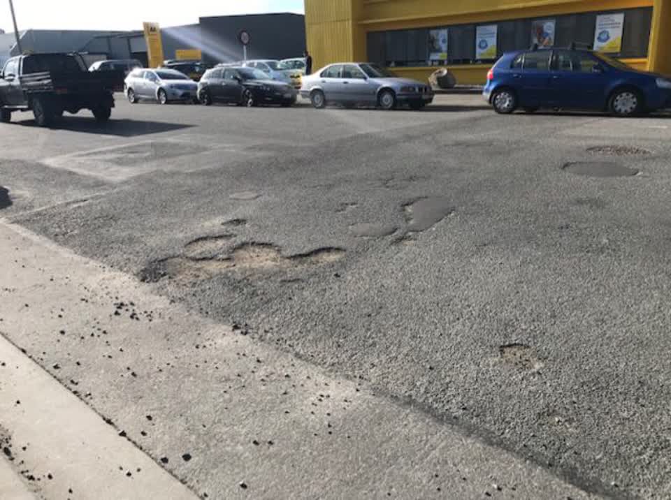 The photograph attached to this roading/streets report