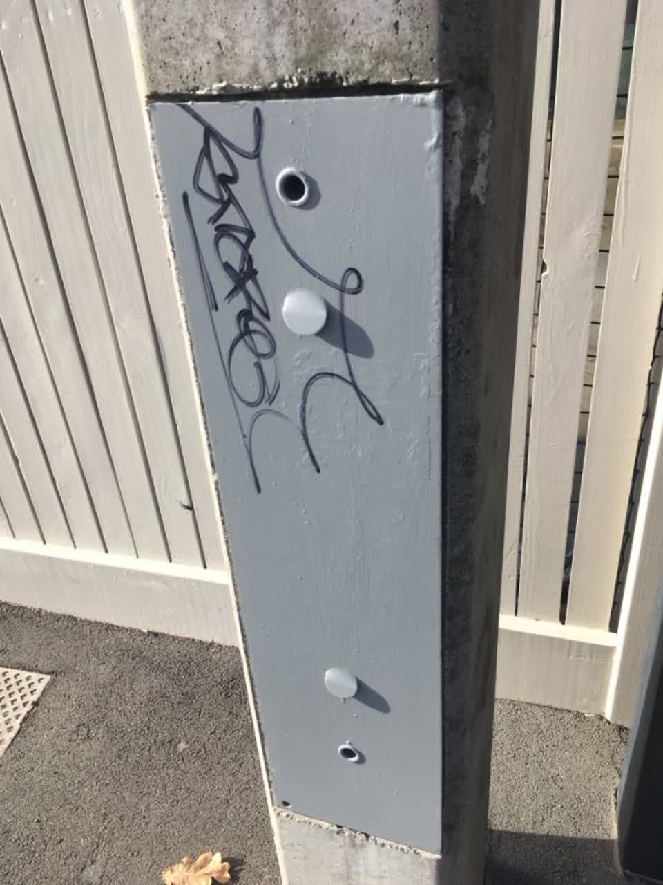 The photograph attached to this graffiti report