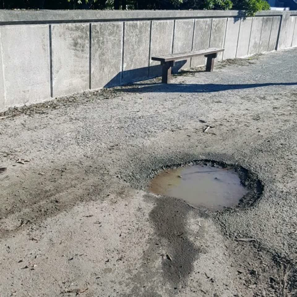 The photograph attached to this roading/streets report