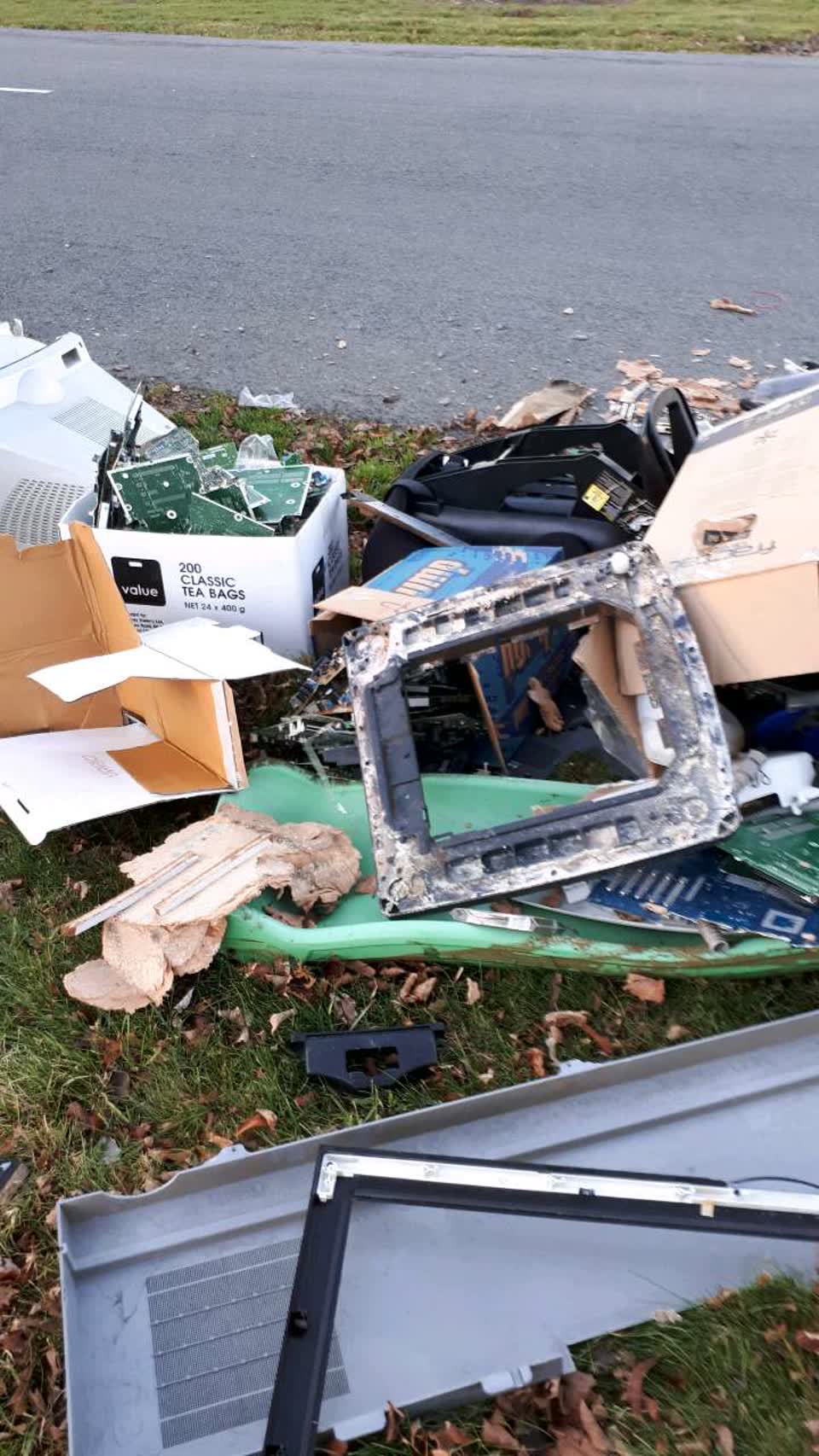 The photograph attached to this rubbish/recycling report