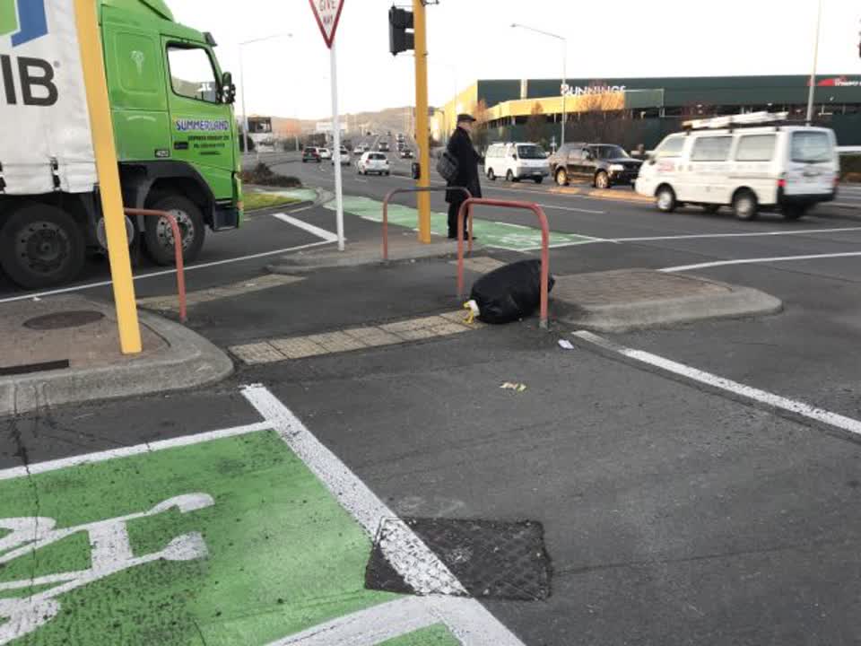 The photograph attached to this rubbish/recycling report
