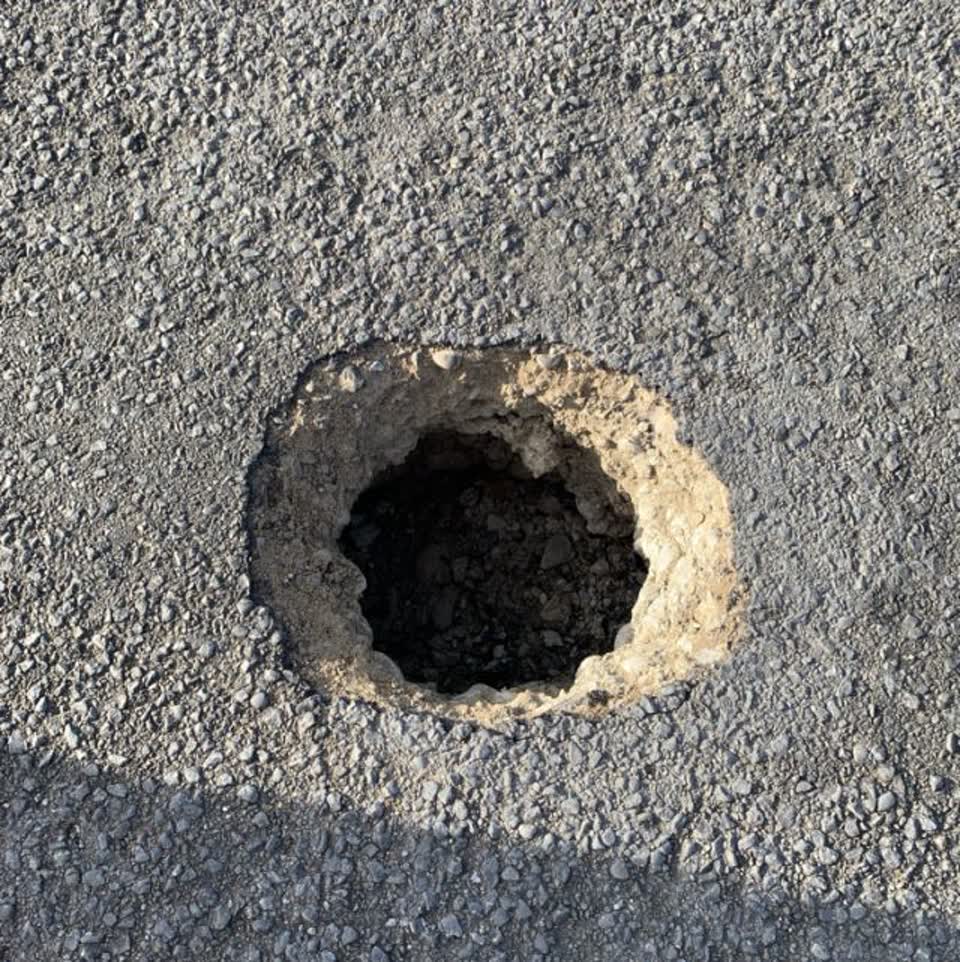The photograph attached to this roading/streets report