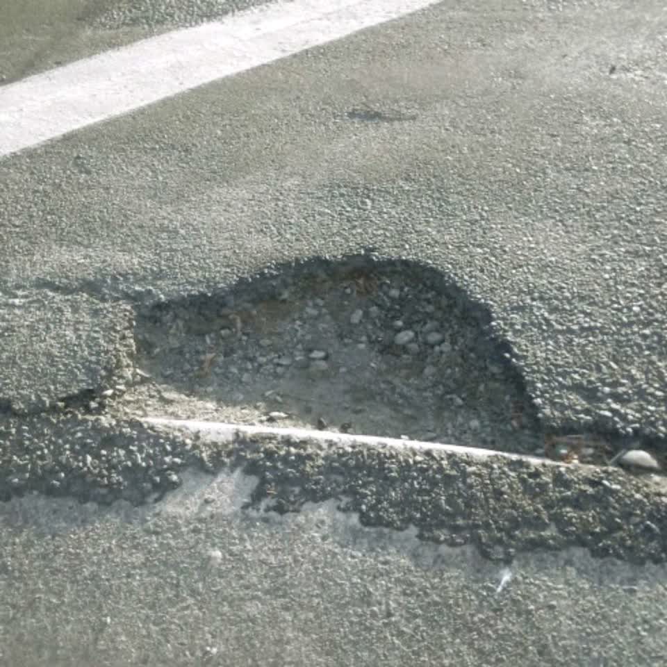 The photograph attached to this roading/streets report