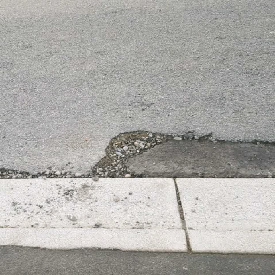 The photograph attached to this roading/streets report
