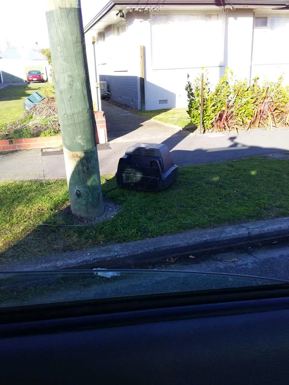The photograph attached to this rubbish/recycling report