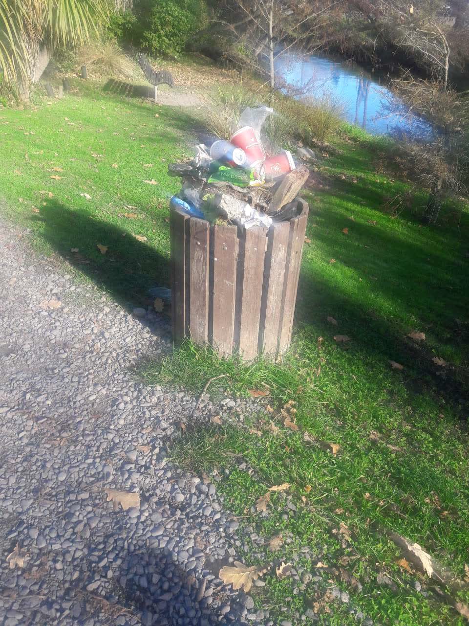 The photograph attached to this rubbish/recycling report