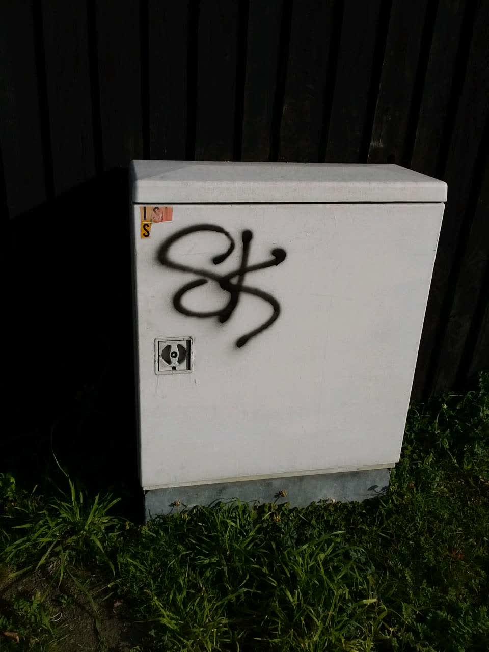 The photograph attached to this graffiti report