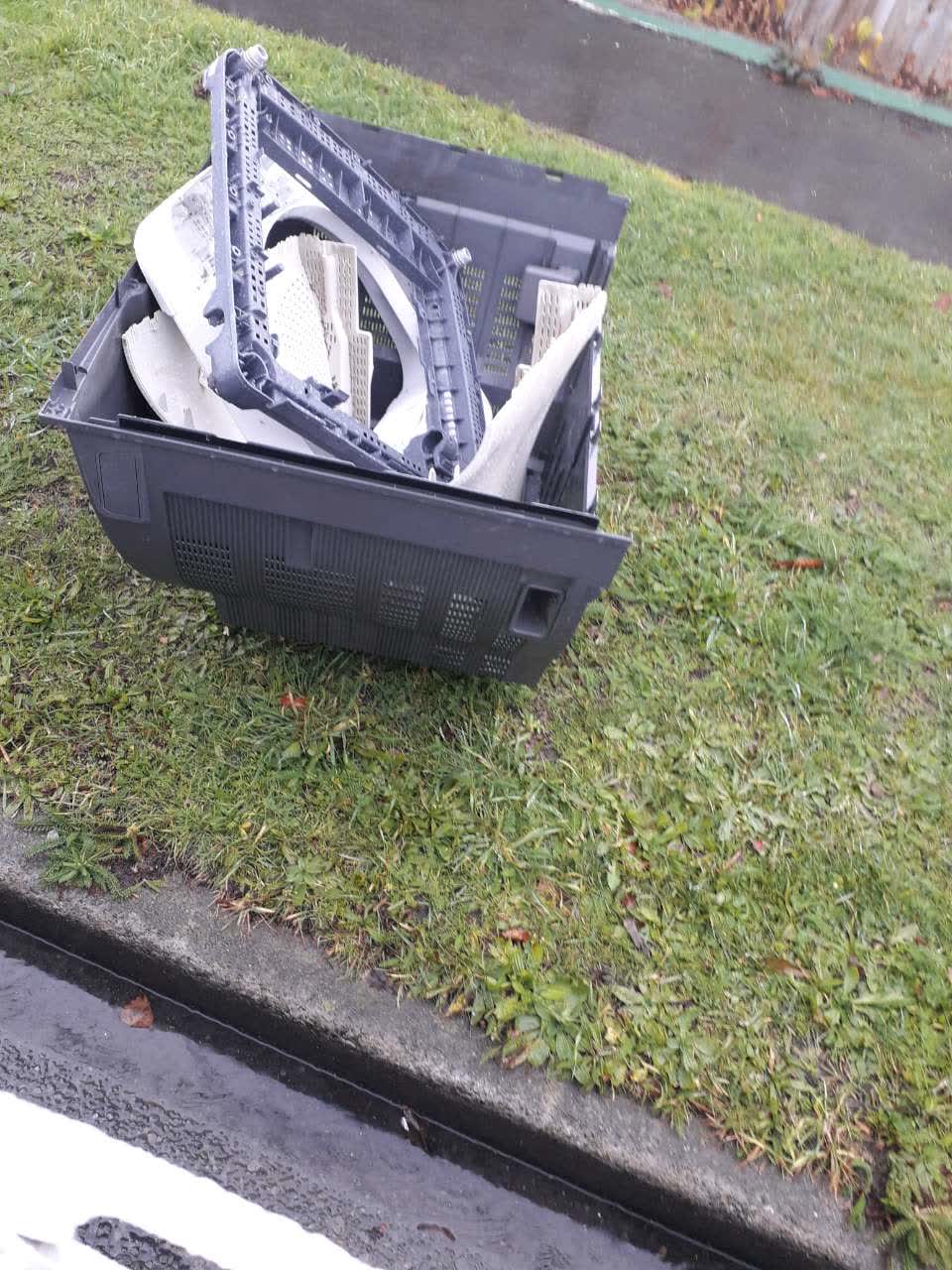 The photograph attached to this rubbish/recycling report