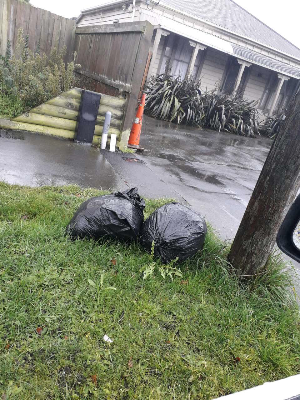 The photograph attached to this rubbish/recycling report