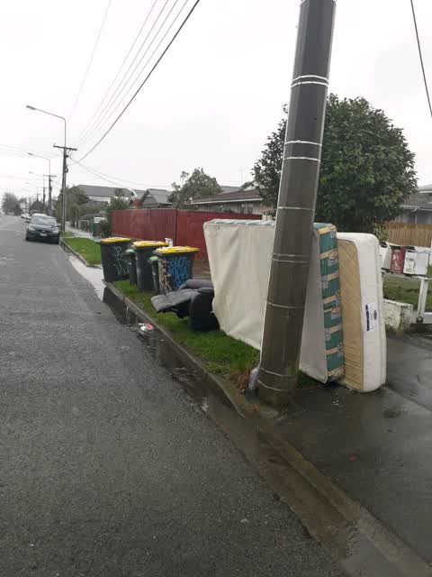 Rubbish/Recycling, a report photo
