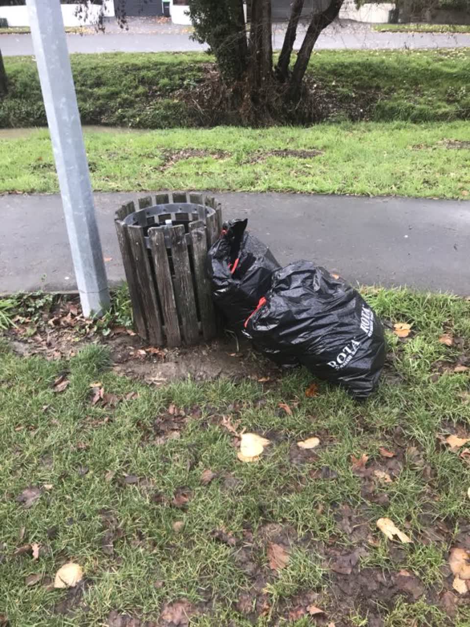 The photograph attached to this rubbish/recycling report