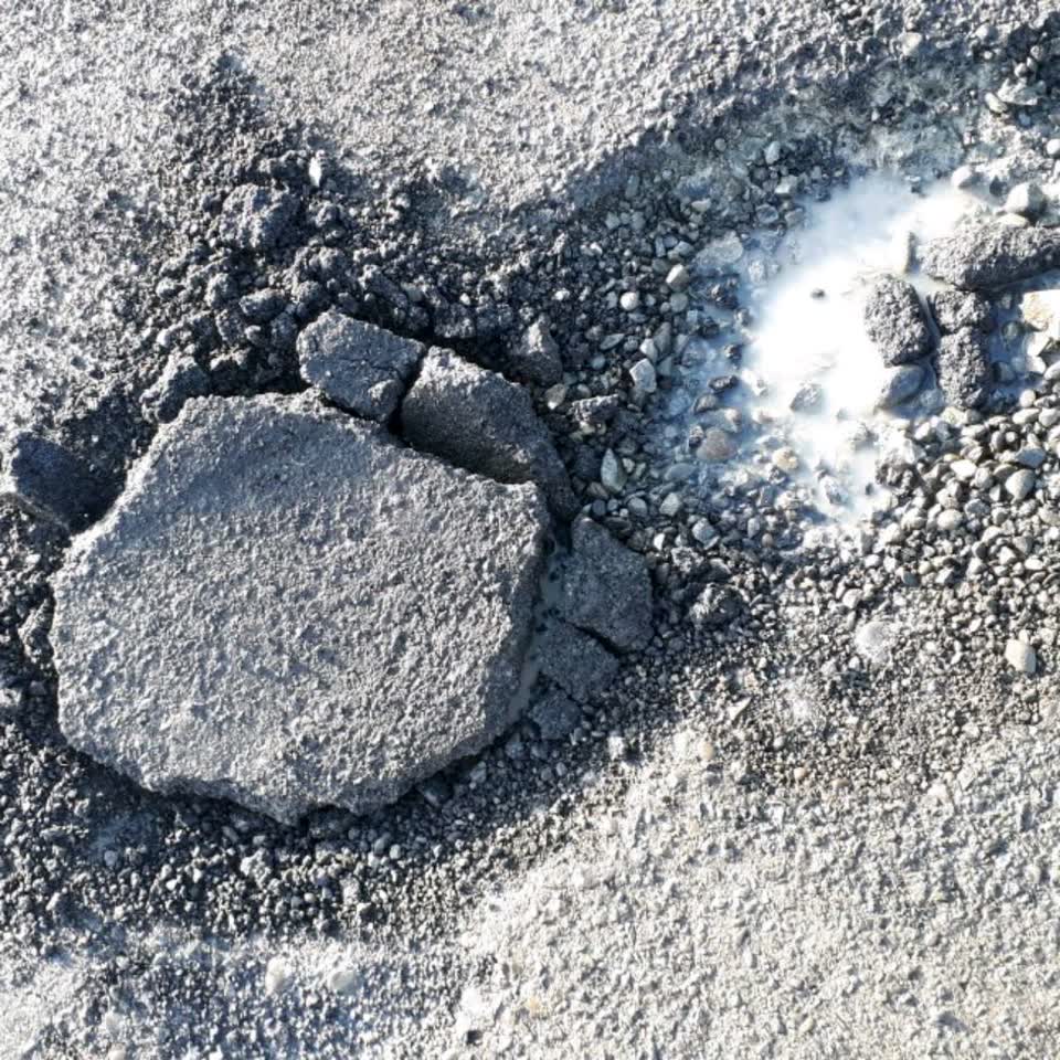 The photograph attached to this roading/streets report