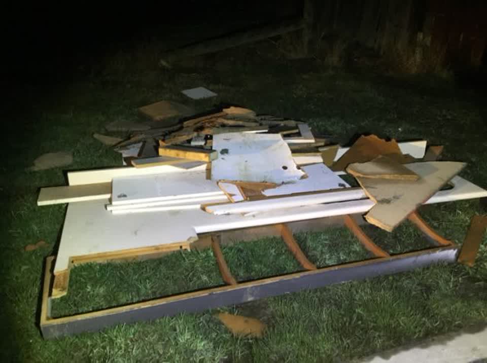The photograph attached to this rubbish/recycling report
