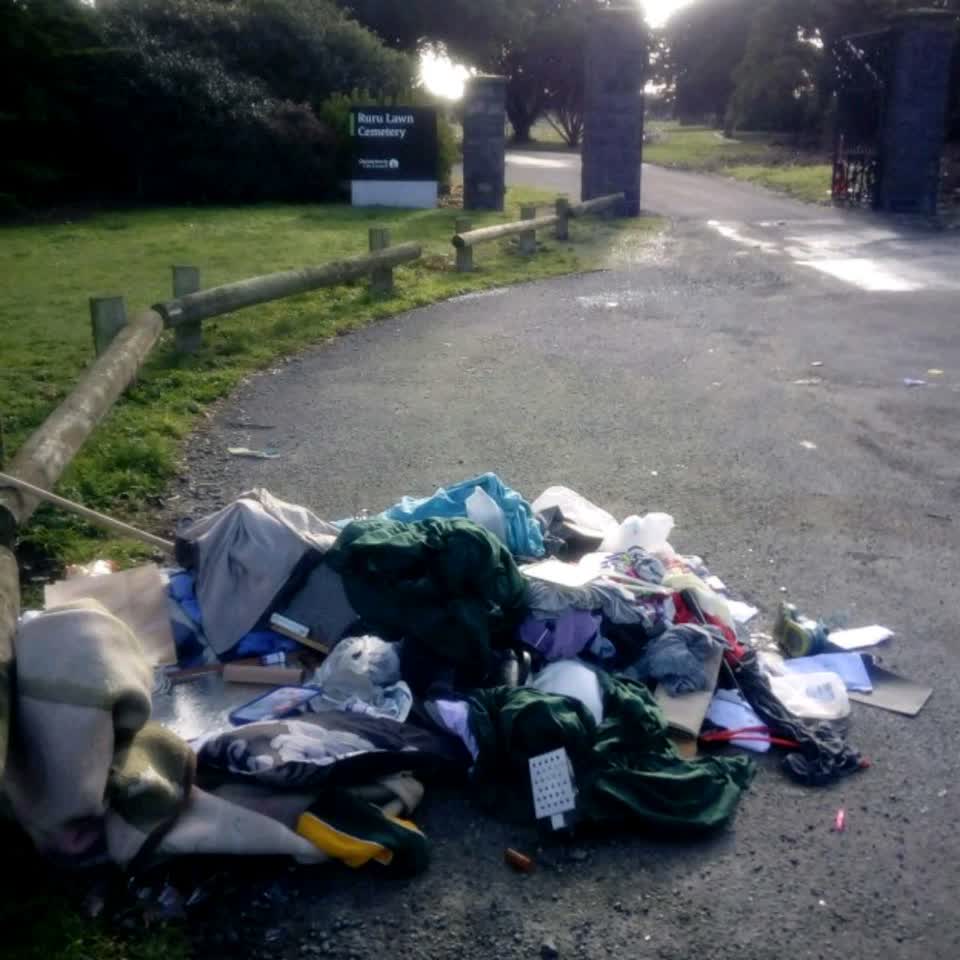 The photograph attached to this rubbish/recycling report