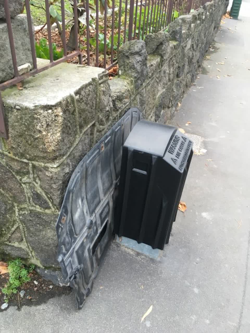 The photograph attached to this rubbish/recycling report