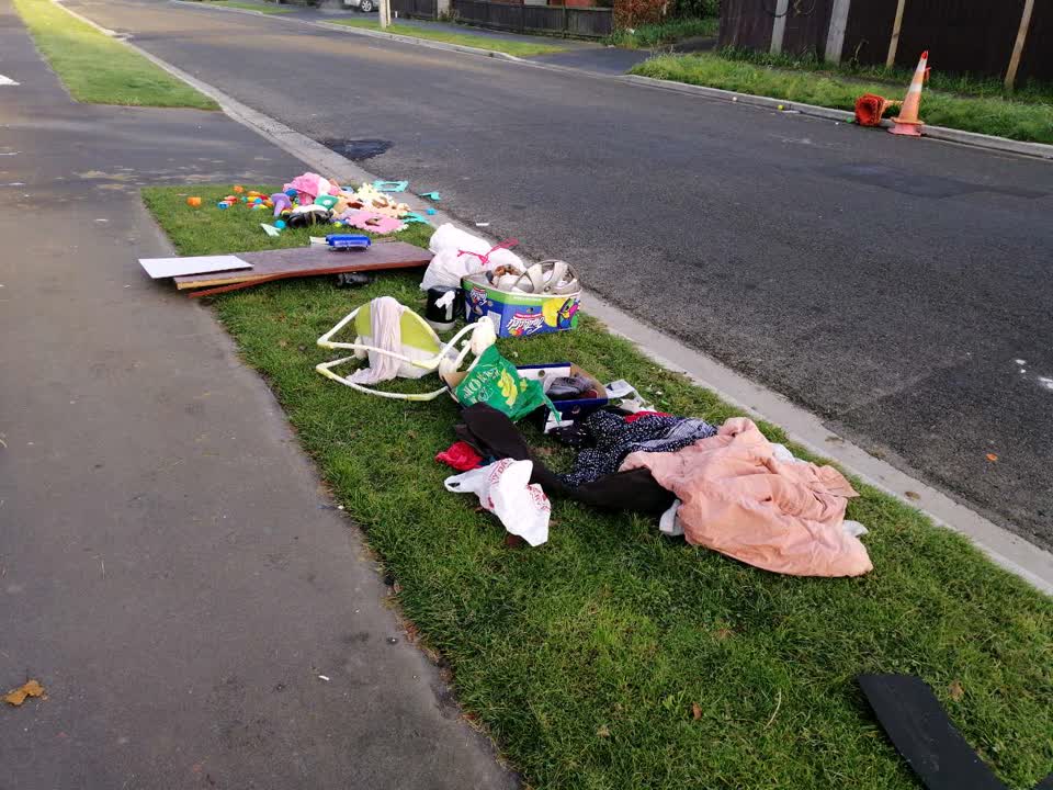 The photograph attached to this rubbish/recycling report
